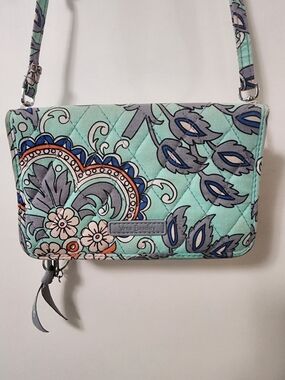 Vera Bradley Quilted Zip Around Wallet Wristlet Crossbody Mint Floral